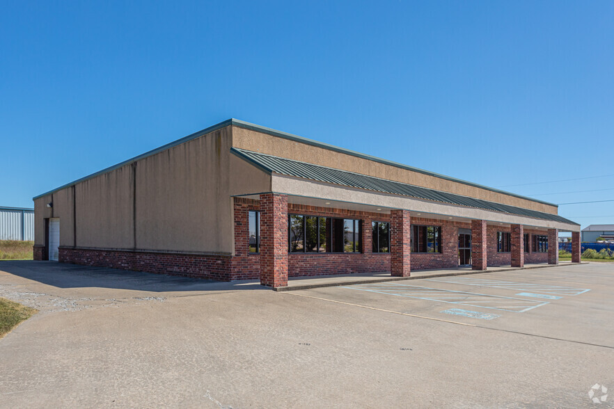 2501 SW Aviation St, Bentonville, AR à louer - Photo de l’immeuble – Image 2 sur 18