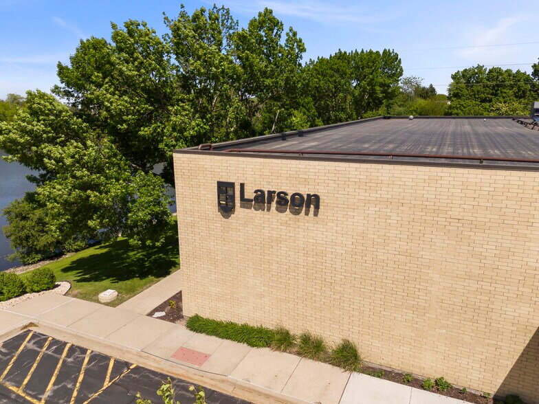 1488 Bond St, Naperville, IL à vendre - Photo de l’immeuble – Image 3 sur 34