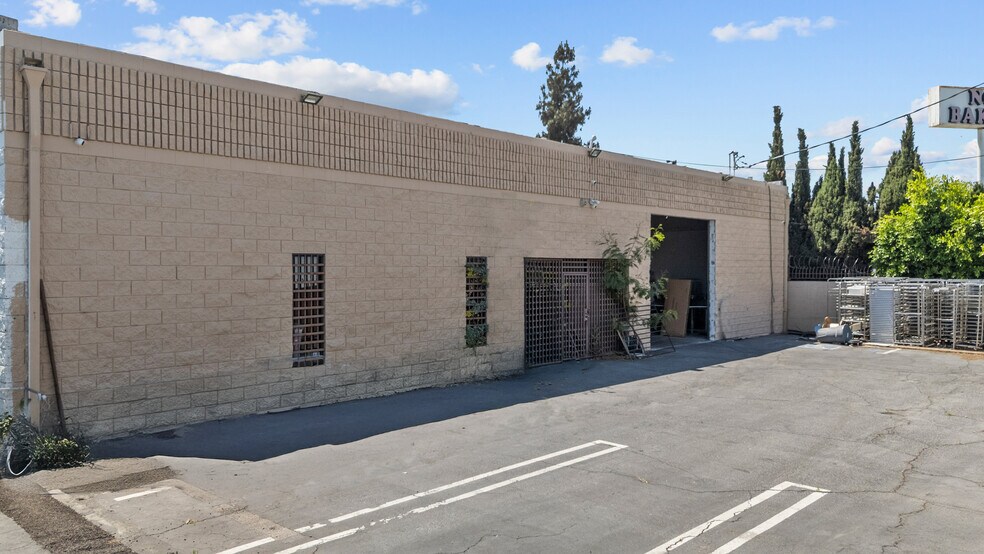 7425 Bellaire Ave, North Hollywood, CA à vendre - Photo de l’immeuble – Image 3 sur 7