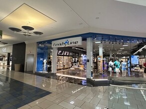 4300 Meadows Ln, Las Vegas, NV à louer Photo intérieure– Image 1 sur 6