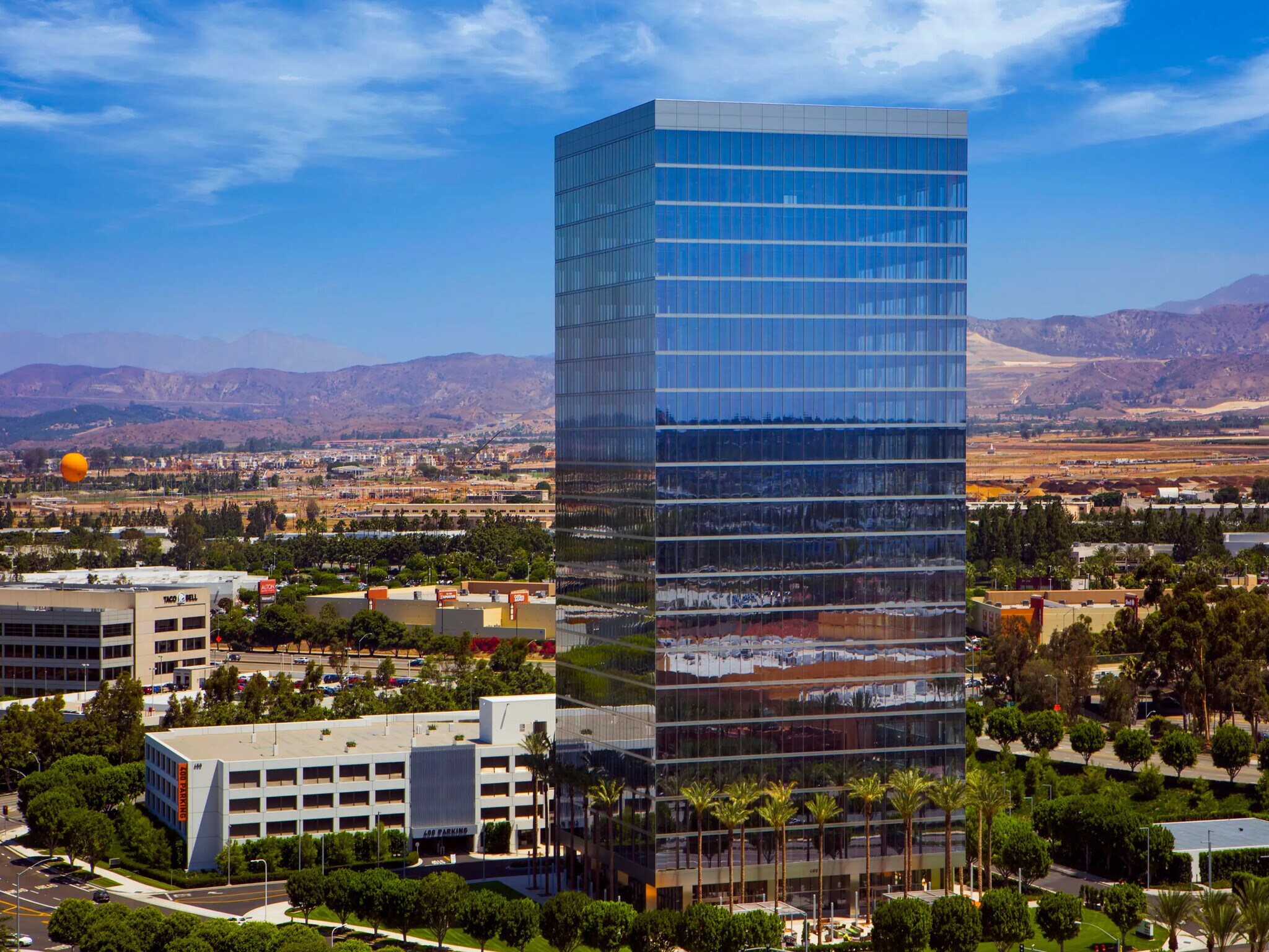 400 Spectrum Center Dr, Irvine, CA à louer Photo de l’immeuble– Image 1 sur 2