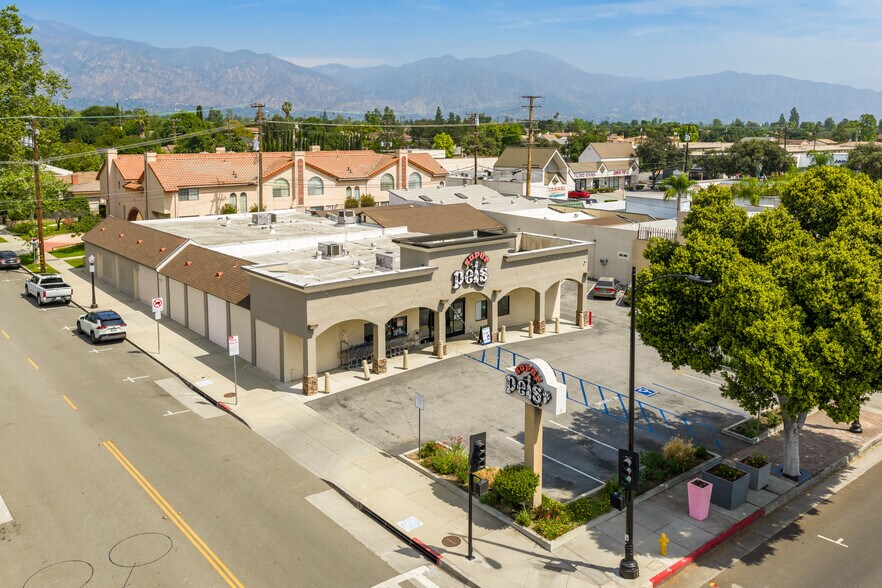 9403 Las Tunas Dr, Temple City, CA à vendre - Photo principale – Image 1 sur 54