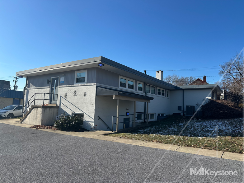 3301 Schoolhouse Ln, Harrisburg, PA à louer - Photo de l’immeuble – Image 2 sur 19