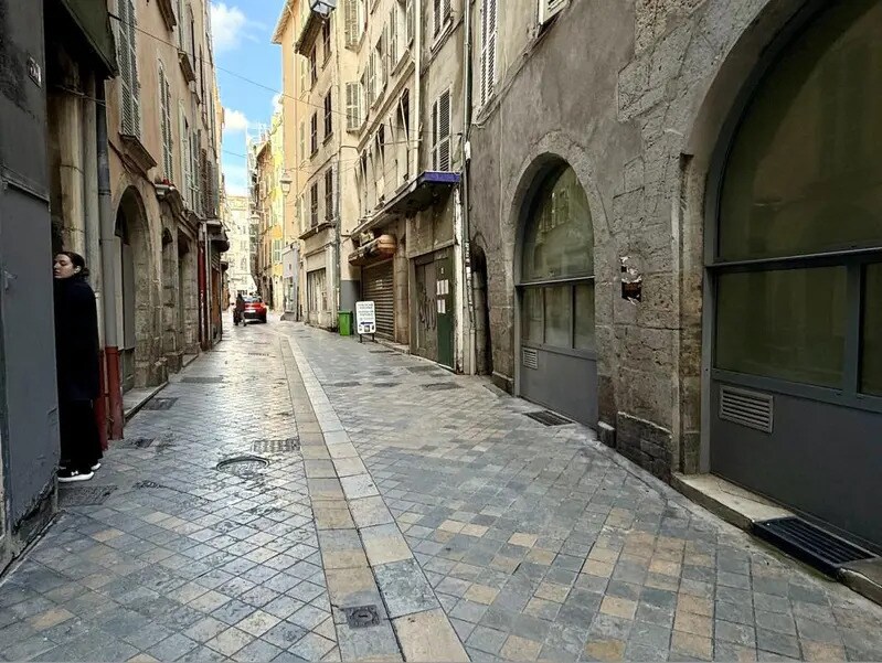 Local commercial dans Toulon à vendre Photo de l’immeuble– Image 1 sur 6
