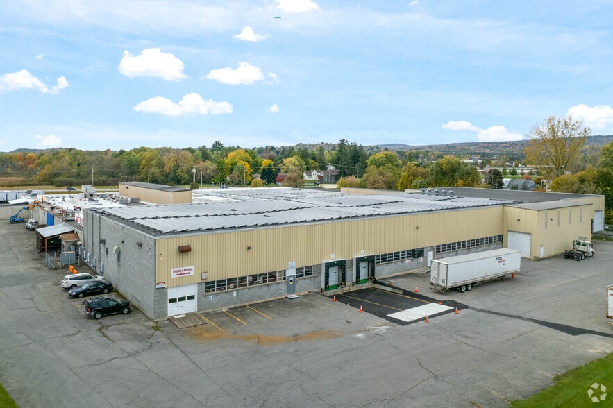 140 E State St Ext, Gloversville, NY à louer - Photo de l’immeuble – Image 3 sur 6