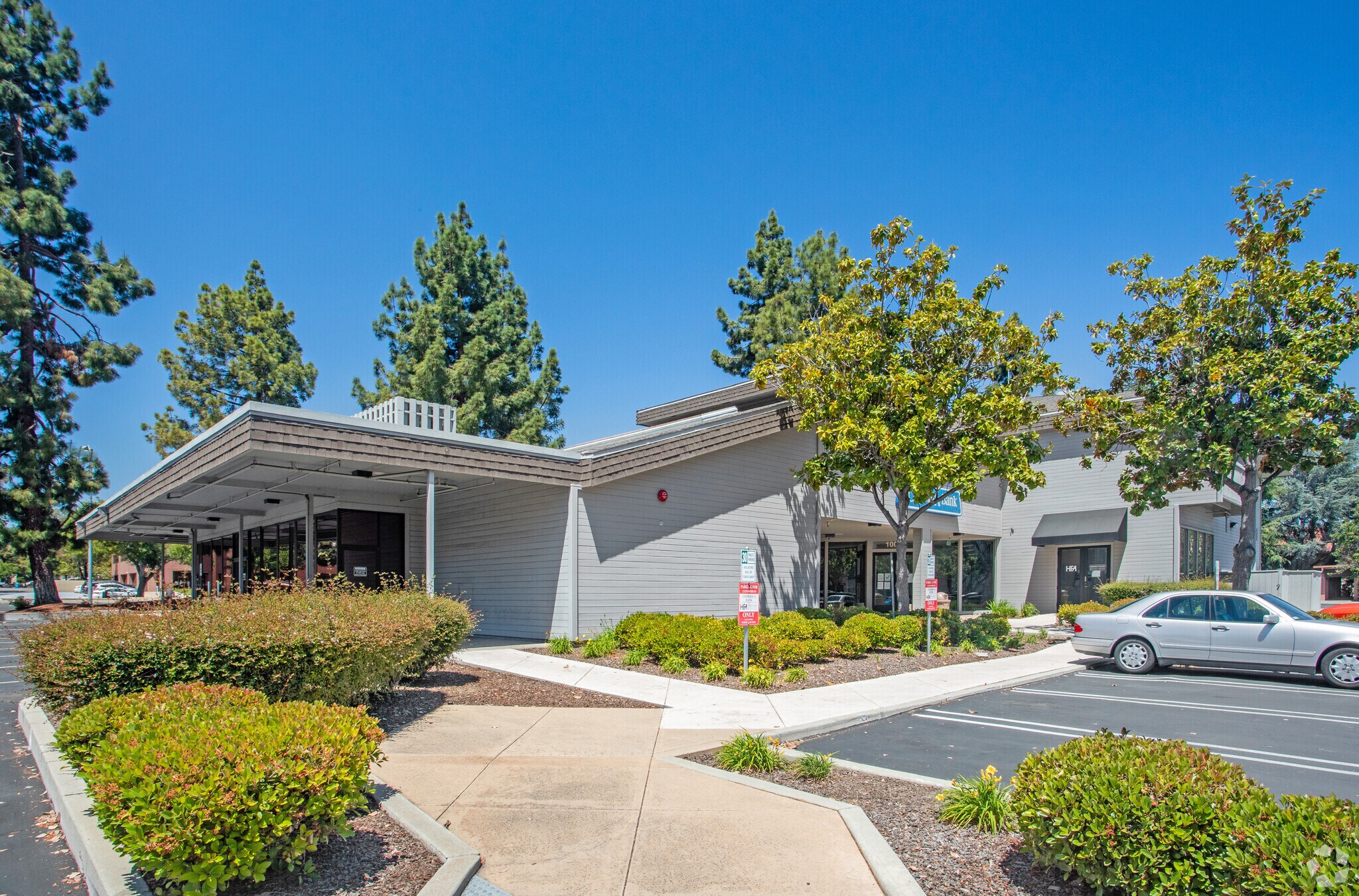 10020 N De Anza Blvd, Cupertino, CA à louer Photo de l’immeuble– Image 1 sur 20