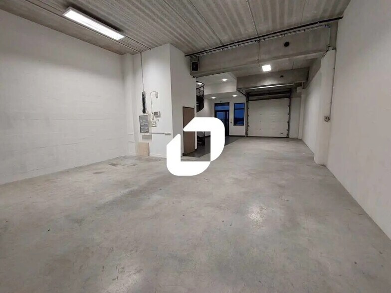 Local d’activités dans Saint-Denis à louer - Photo de l’immeuble – Image 2 sur 12
