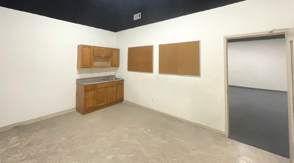 49-29 30th Pl, Long Island City, NY à louer - Photo intérieure – Image 3 sur 4