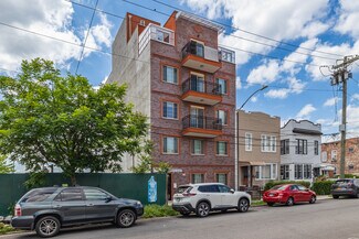 Plus de détails pour 2556 97th St, East Elmhurst, NY - Logement à vendre