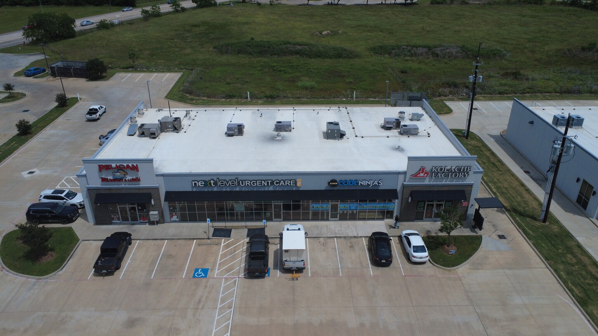 7315 Fairmont Pkwy, Pasadena, TX à louer Photo principale– Image 1 sur 16