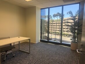 2020 Main St, Irvine, CA à louer Photo intérieure– Image 2 sur 4