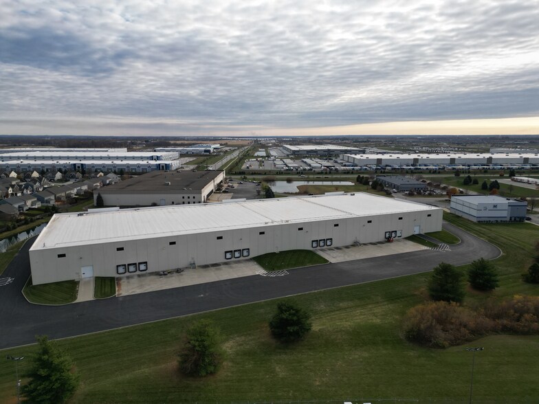 998 Gerdt Ct, Greenwood, IN à vendre - Photo de l’immeuble – Image 3 sur 8