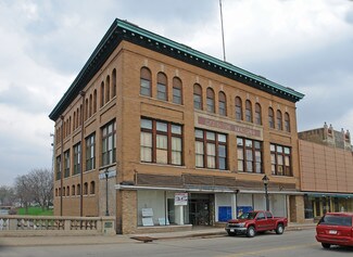 Plus de détails pour 2-4 E Main St, Watertown, WI - Bureau/Local commercial à louer