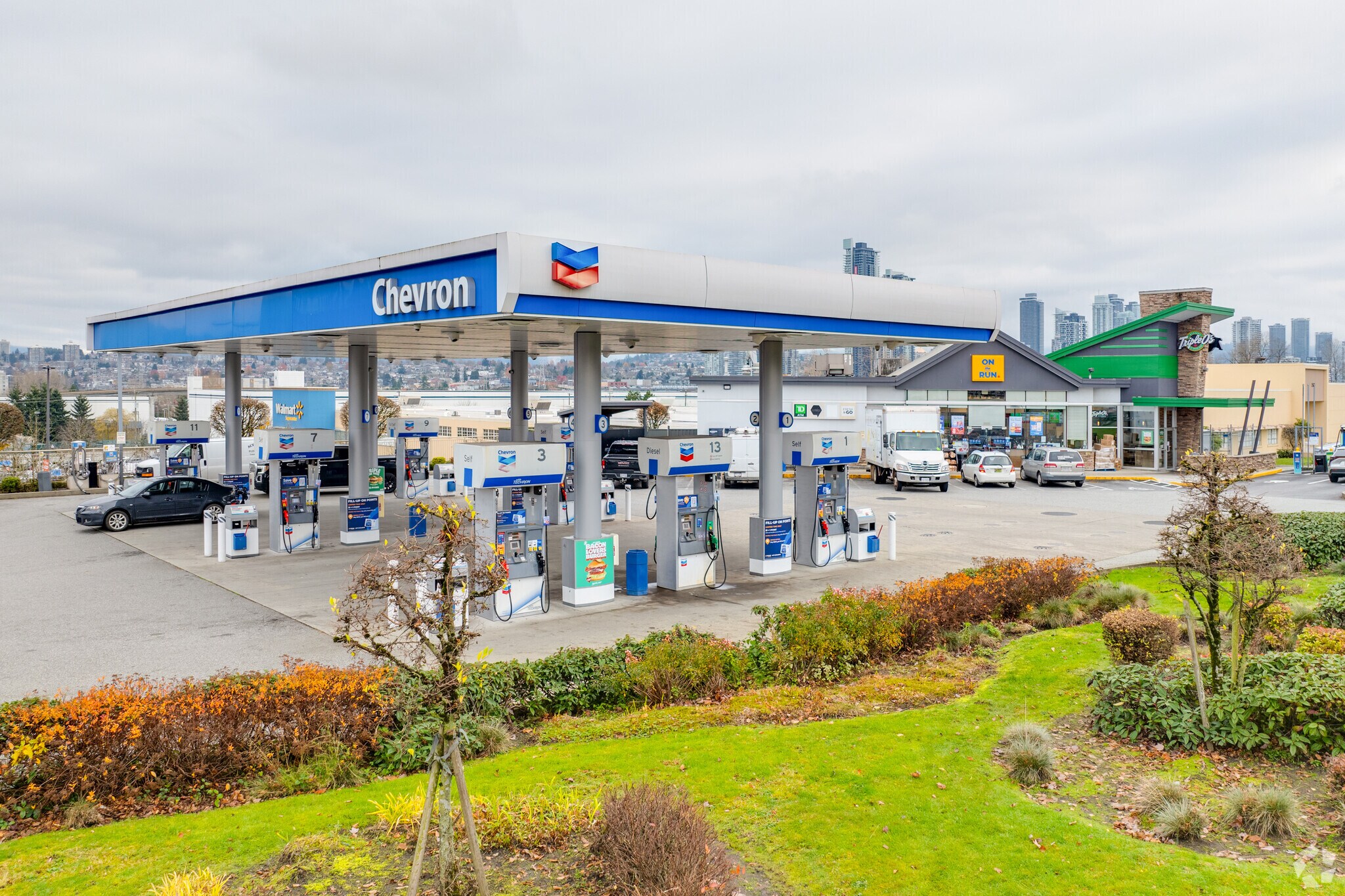 3505 Grandview Hwy, Vancouver, BC à vendre Photo principale– Image 1 sur 4