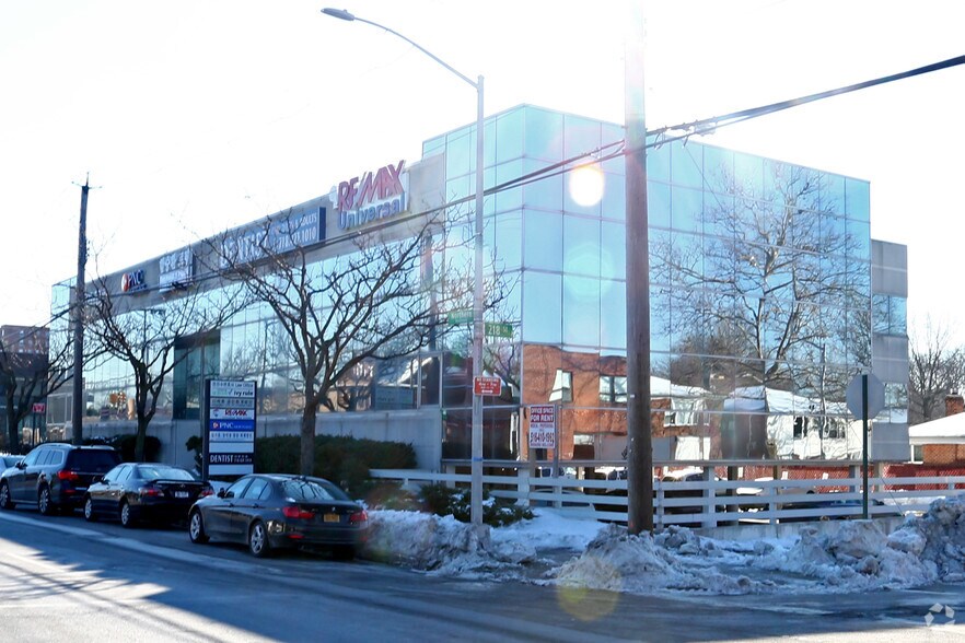 21810-218-14 Northern Blvd, Bayside, NY à louer - Photo de l’immeuble – Image 3 sur 9