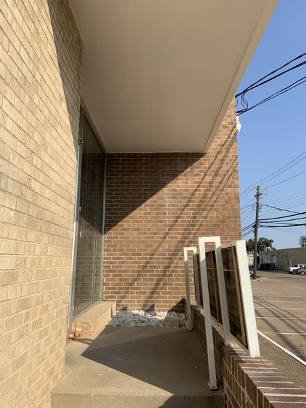 2535 Farrington St, Dallas, TX à louer - Photo de l’immeuble – Image 3 sur 4