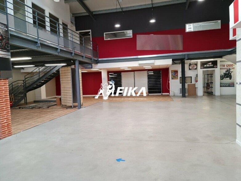 Local d'activités dans Grenade à vendre - Photo de l’immeuble – Image 1 sur 11