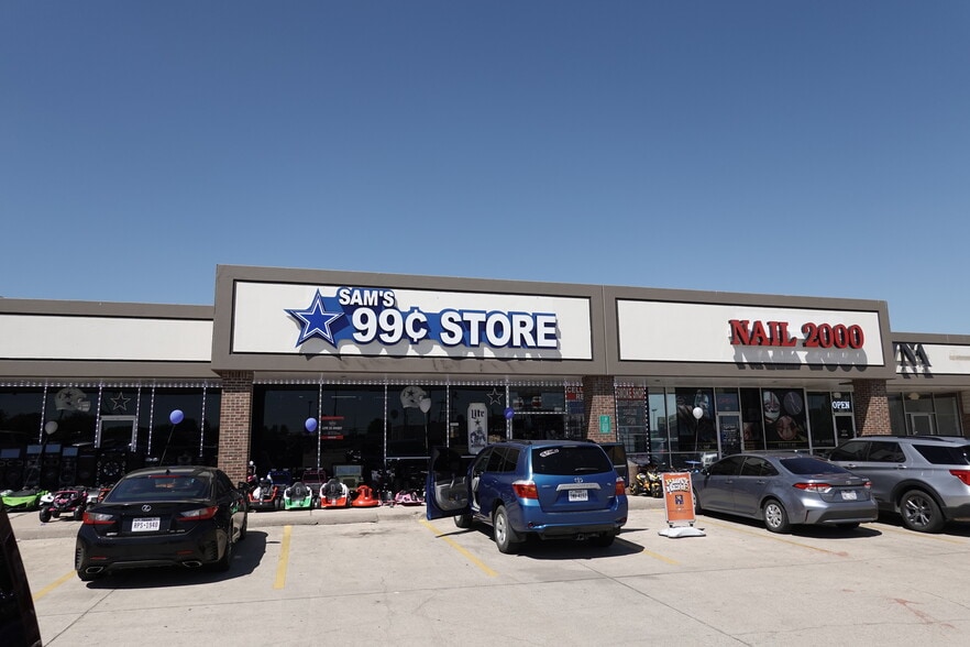 817 W Pioneer Pky, Grand Prairie, TX à louer - Photo de l’immeuble – Image 3 sur 9