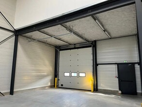 8 Avenue Du Vert Galant, Saint-Ouen-l'Aumône à louer Photo intérieure– Image 2 sur 8