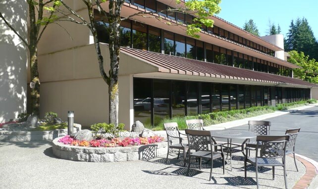 1750 112th Ave NE, Bellevue, WA à louer - Photo de l’immeuble – Image 2 sur 13