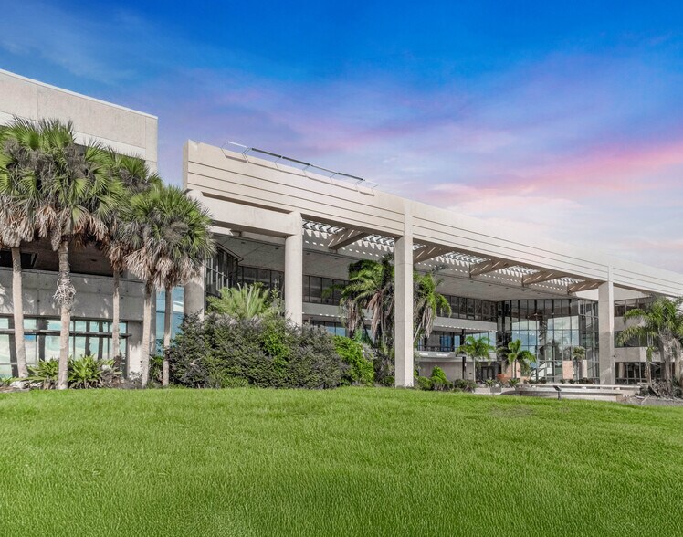 555 Lake Border Dr, Apopka, FL à vendre - Photo de l’immeuble – Image 1 sur 28