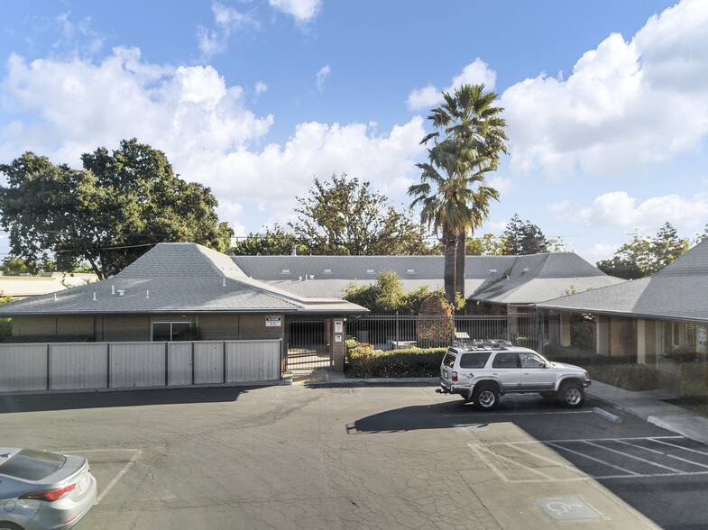 4255 Pacific Ave, Stockton, CA à louer - Photo de l’immeuble – Image 2 sur 23