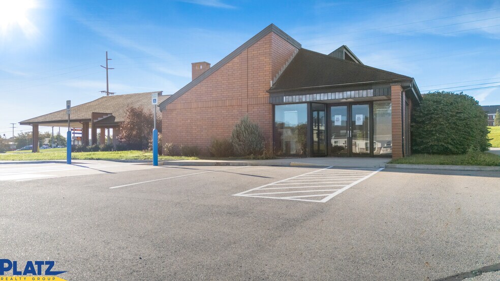 3667 Starrs Centre Dr, Canfield, OH à louer - Photo de l’immeuble – Image 3 sur 21