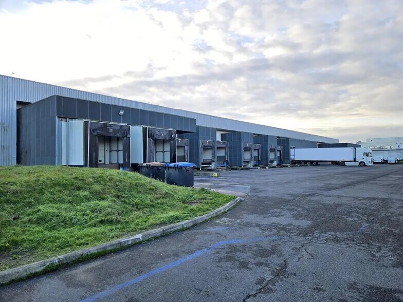 Industriel/Logistique dans SAINT-OUEN-L'AUMONE à louer - Photo de l’immeuble – Image 1 sur 7