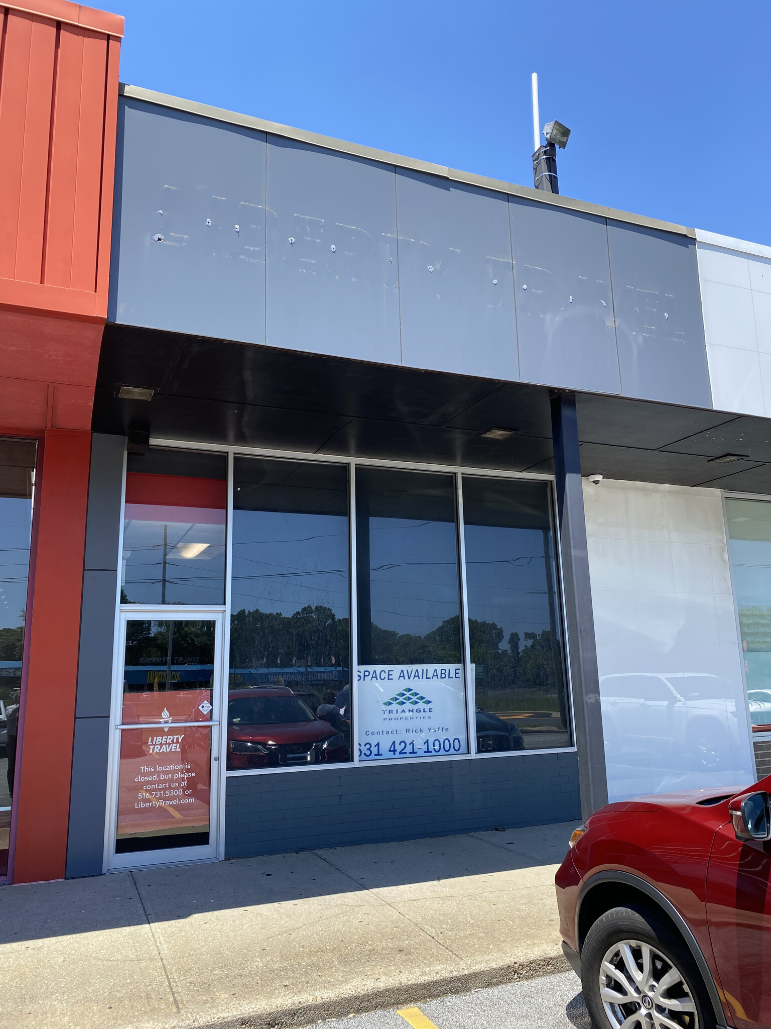 1747-1757 Sunrise Hwy, Bay Shore, NY à louer Photo de l’immeuble– Image 1 sur 4