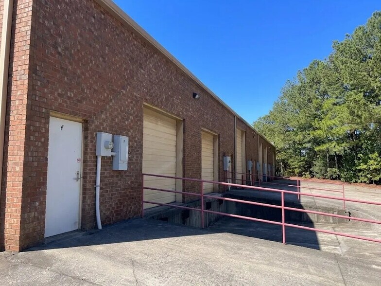 1049 Industrial Ct, Suwanee, GA à louer - Photo de l’immeuble – Image 2 sur 3