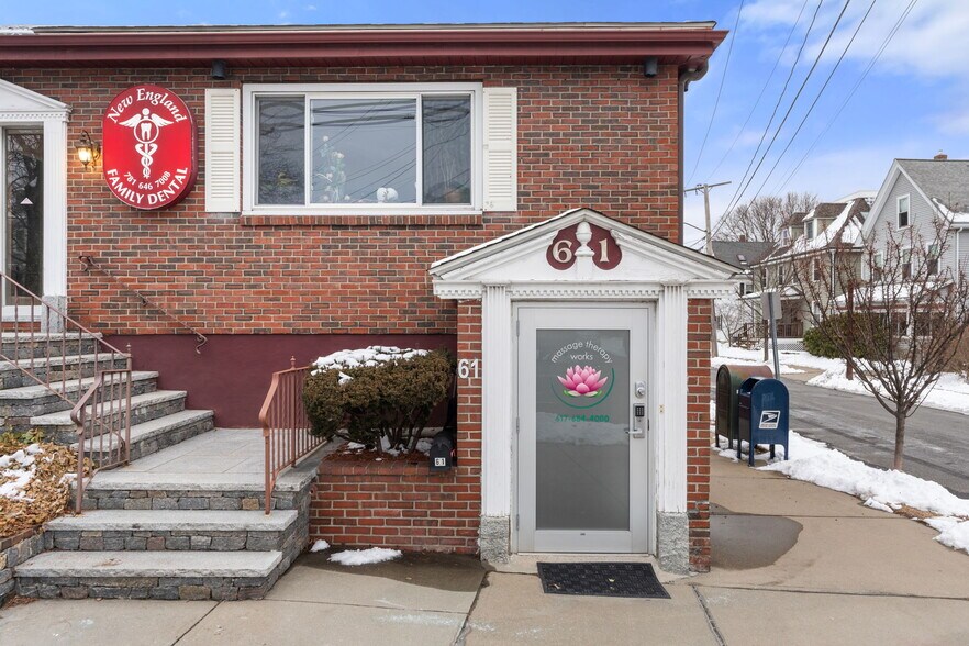 61 Massachusetts Ave, Arlington, MA à louer - Photo de l’immeuble – Image 1 sur 14