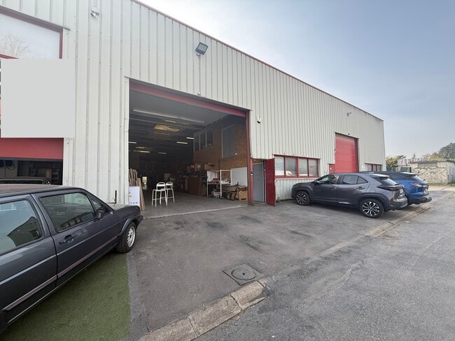 Plus de détails pour 2 Rue Du Parc, Hérouville-en-Vexin - Local d’activités à vendre