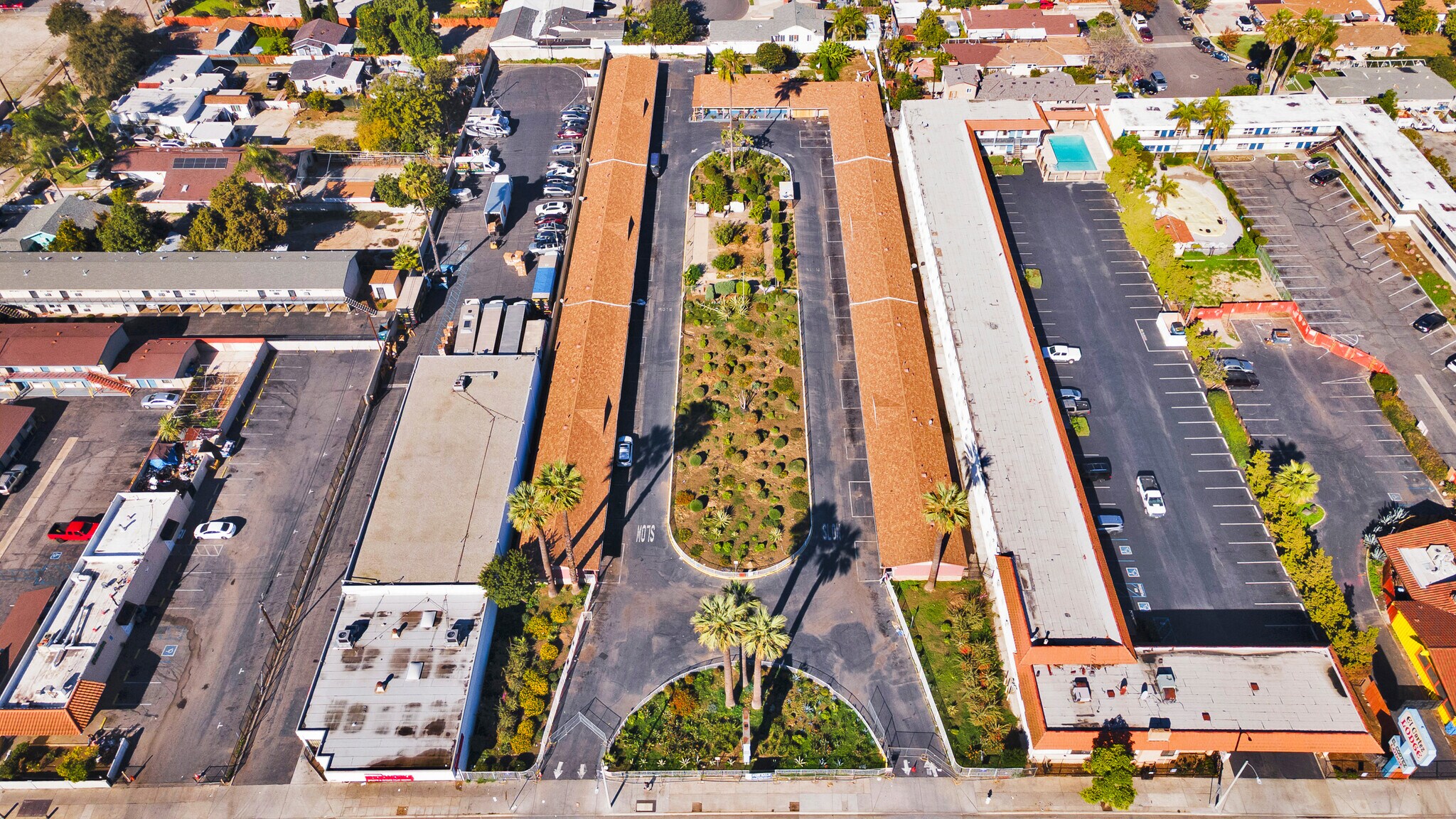 1427 E 1st St, Santa Ana, CA à vendre Photo de l’immeuble– Image 1 sur 22