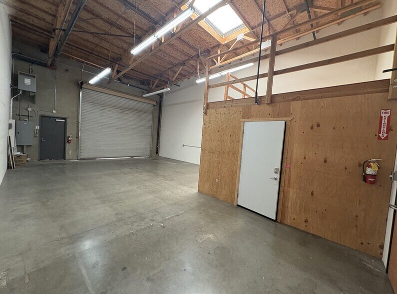 25695 Jefferson Ave, Murrieta, CA à louer - Photo de l’immeuble – Image 3 sur 8