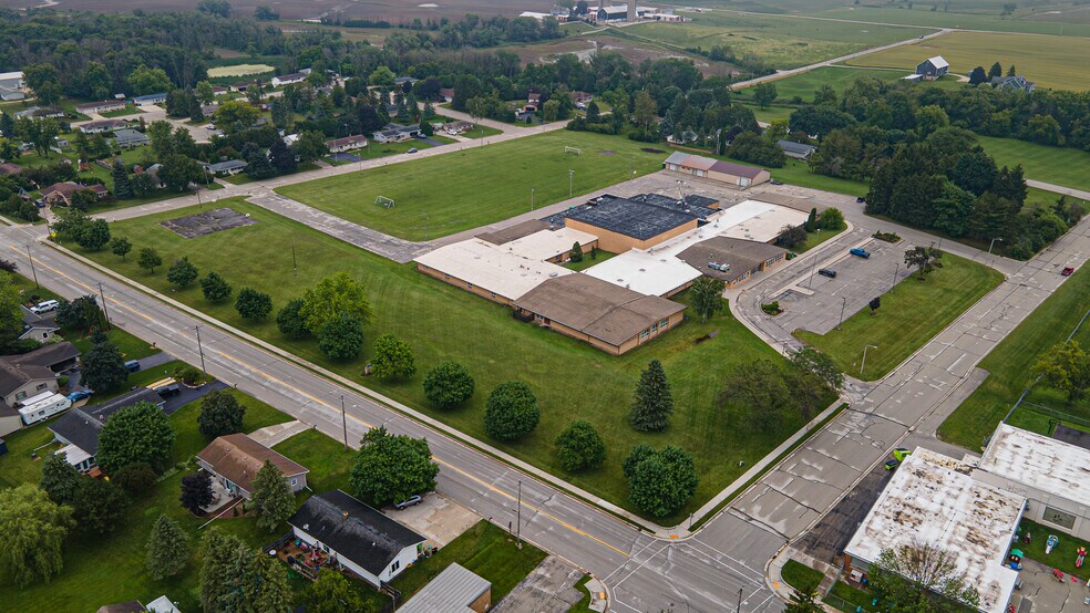 506 Kennedy Ave, Howards Grove, WI à vendre - Photo de l’immeuble – Image 2 sur 10