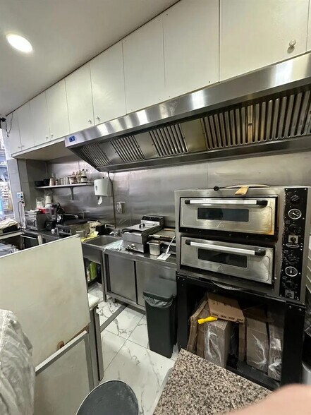 Local commercial dans Paris à louer - Photo intérieure – Image 3 sur 3