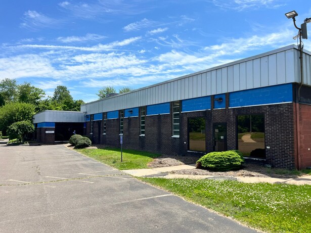 169 Kennedy Rd, Windsor, CT à vendre - Photo de l’immeuble – Image 2 sur 8