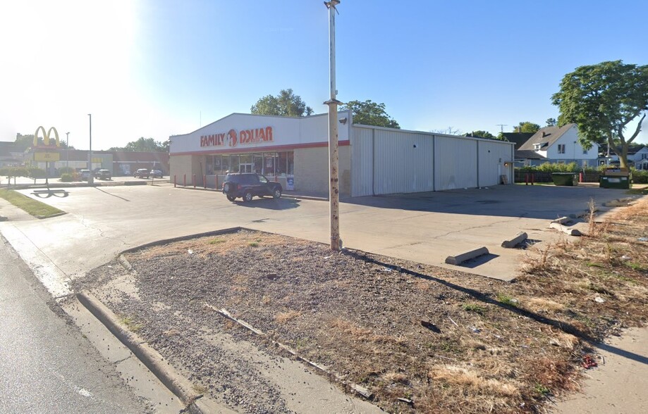 1110 E Main St, Galesburg, IL à louer - Photo de l’immeuble – Image 3 sur 3