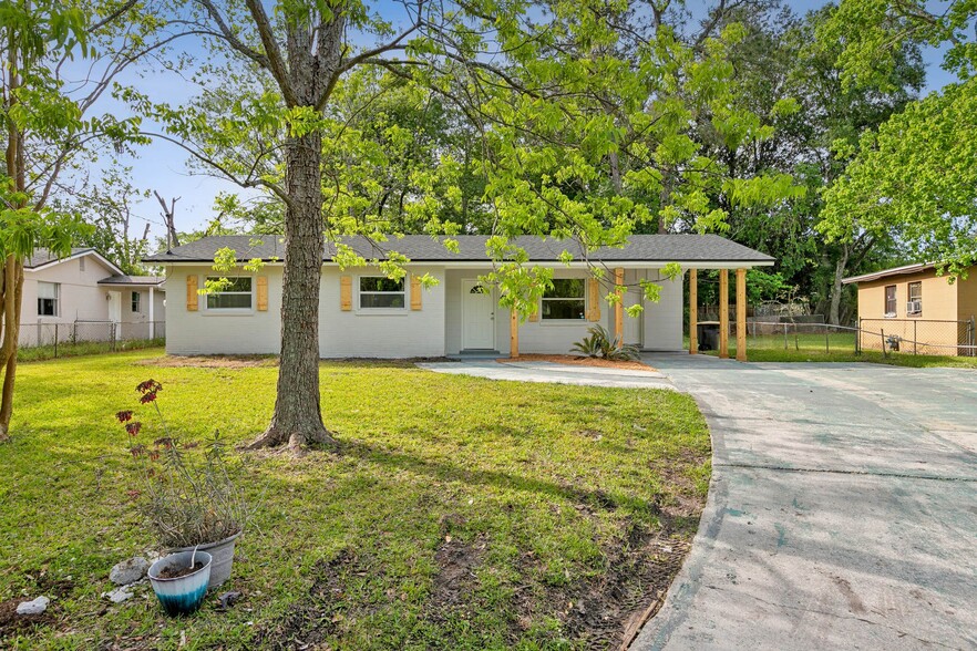 4818 Dallen Lea Dr, Jacksonville, FL à vendre - Photo principale – Image 1 sur 30