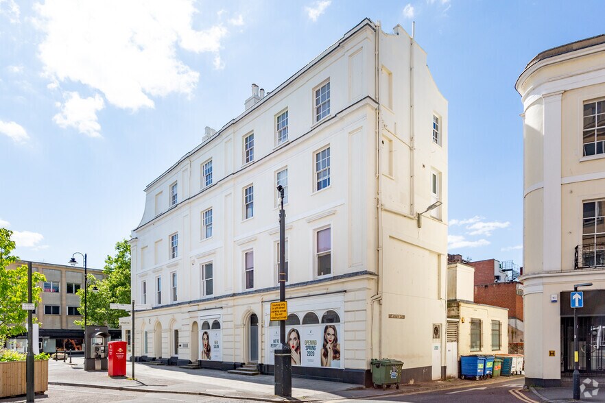 20-21 Clarence St, Cheltenham à vendre - Photo principale – Image 1 sur 2