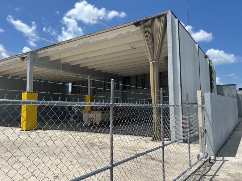 5659 Plunkett St, Hollywood, FL à louer - Photo de l’immeuble – Image 2 sur 12