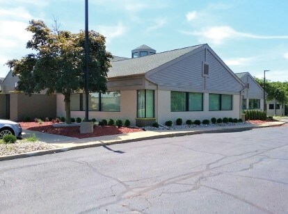 39319 Plymouth Rd, Livonia, MI à louer - Photo principale – Image 1 sur 33