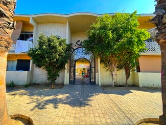 Plus de détails pour 6956 Kester Ave, Van Nuys, CA - Logement à vendre