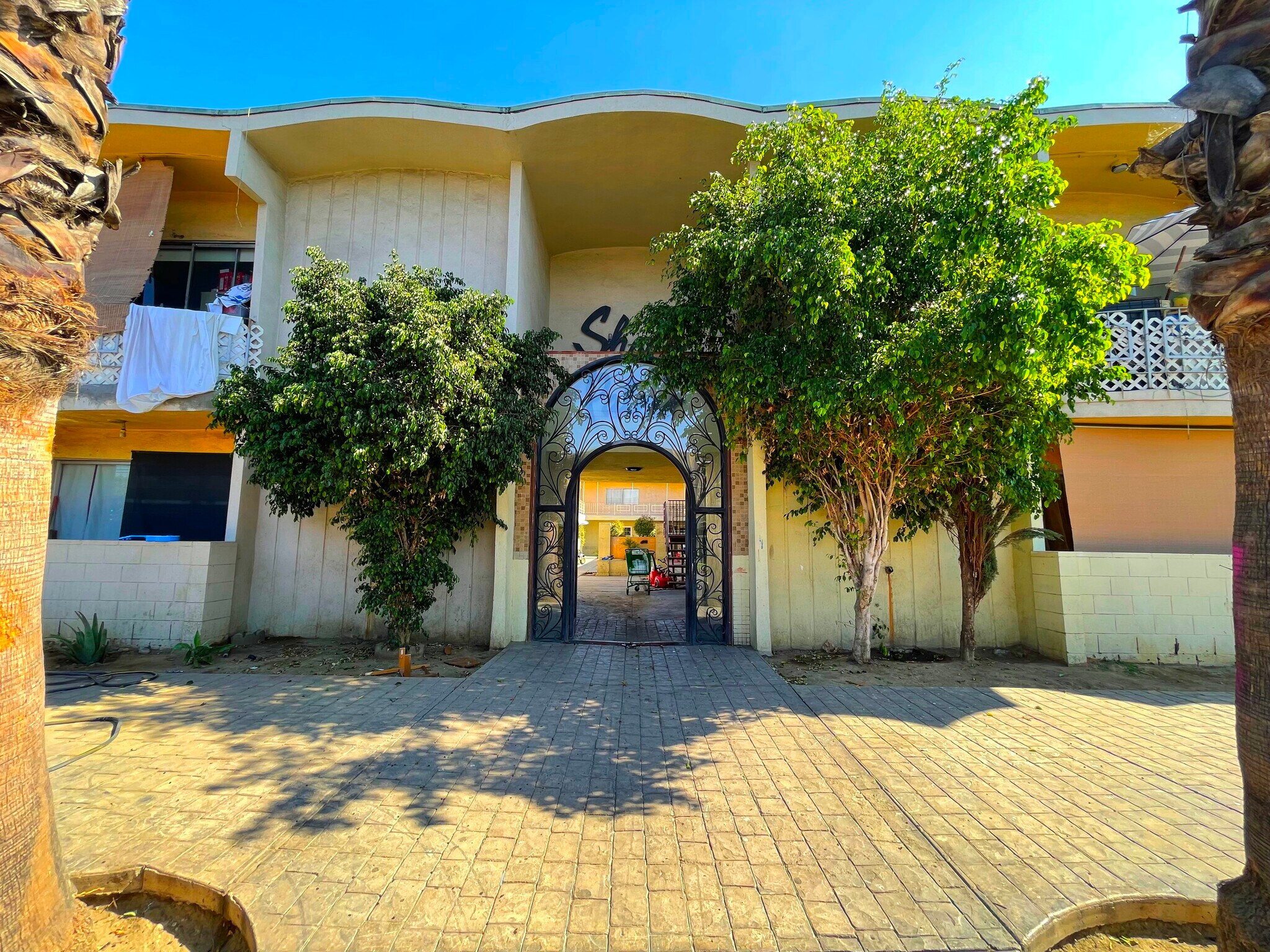 6956 Kester Ave, Van Nuys, CA à vendre Photo de l’immeuble– Image 1 sur 19