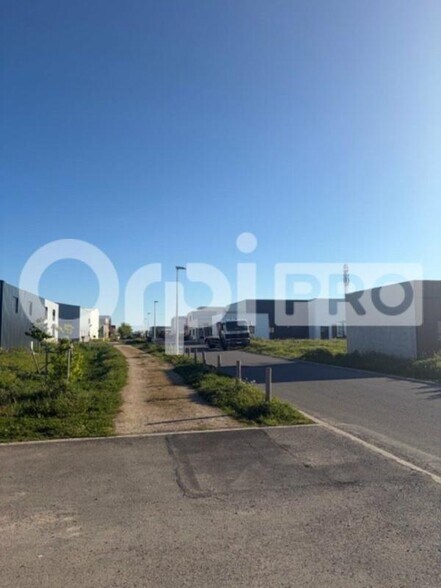 Industriel/Logistique dans Sainte-Soulle à louer - Photo de l’immeuble – Image 3 sur 3