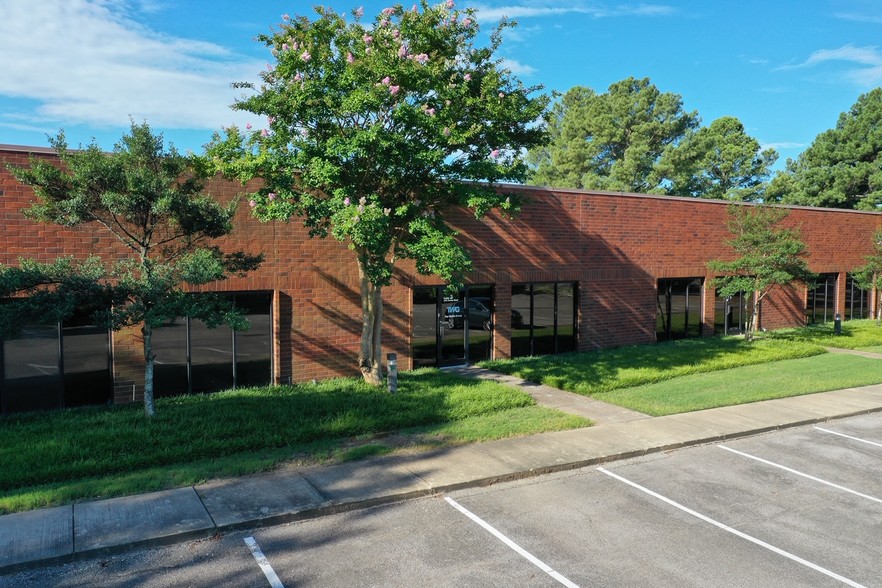 2170 Business Center Dr, Memphis, TN à louer - Photo de l’immeuble – Image 1 sur 21