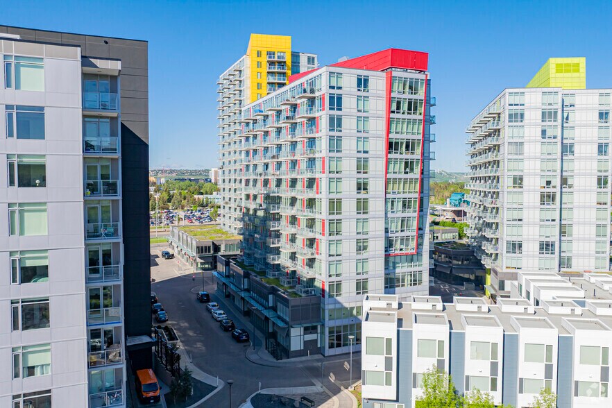 10 Brentwood Cmn NW, Calgary, AB à louer - Photo de l’immeuble – Image 2 sur 3