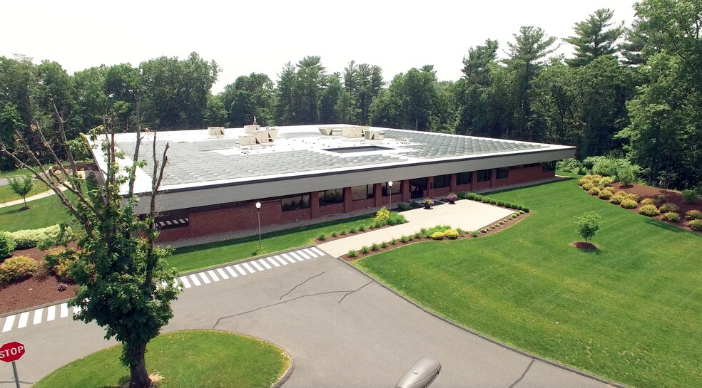 38 Security Dr, Avon, CT à louer - Photo de l’immeuble – Image 1 sur 8