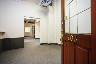 4807 50 Ave, Red Deer, AB à louer Photo intérieure– Image 2 sur 21