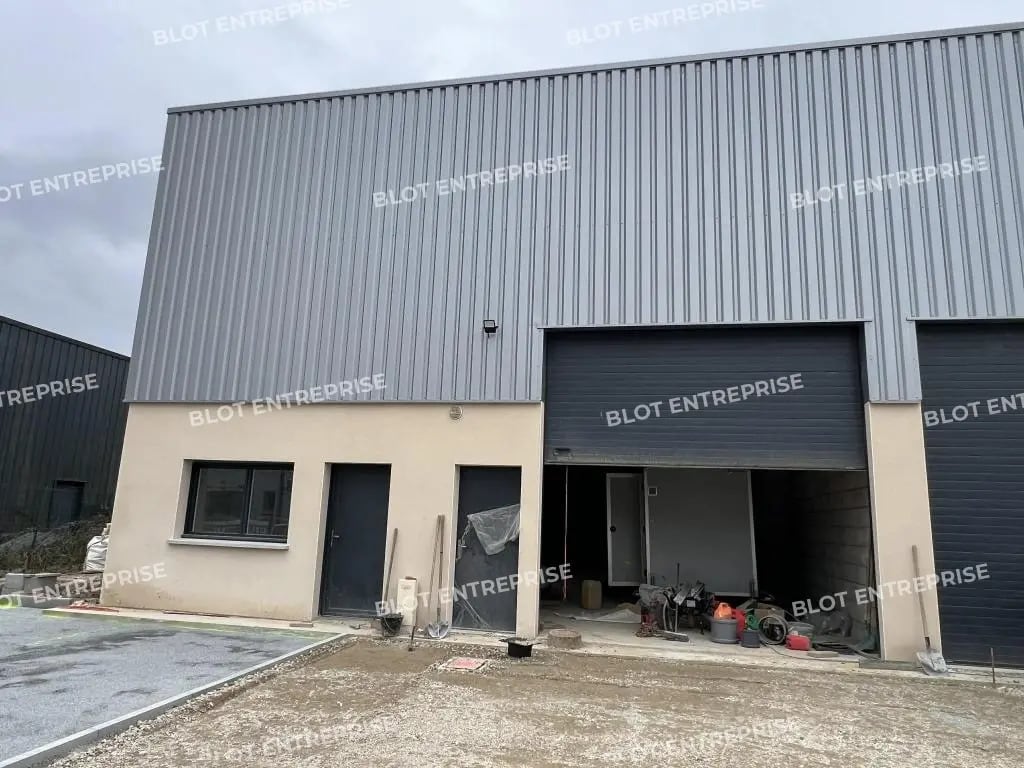 Industriel/Logistique dans Pont-Péan à louer Photo de l’immeuble– Image 1 sur 7